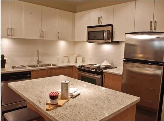  T-Mobile、iPhoneの頭金価格を4ドル値下げ、月々の支払額を1ドル増額